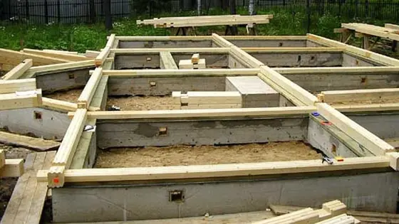 Выбираем фундамент для брусового дома